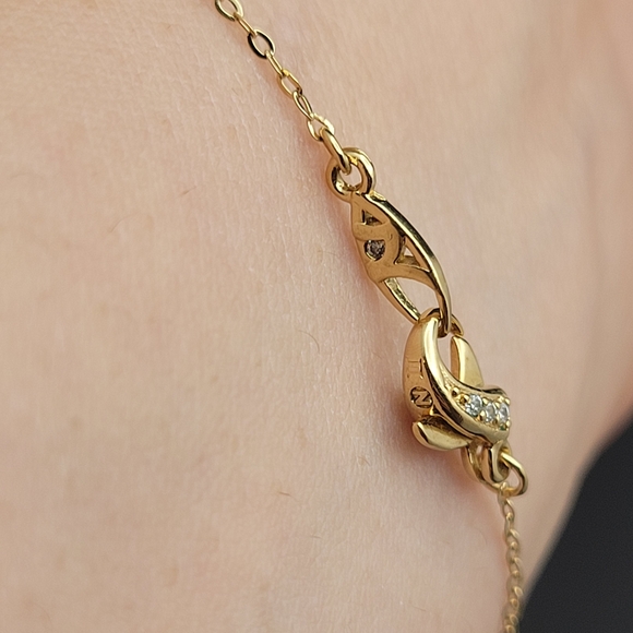 Classic Gold Dainty Chain Bracelet with Single White Faux Pearl - Picture 3 of 4